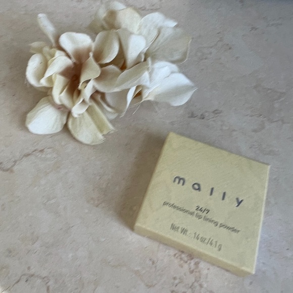 Mally Beauty Makeup Mally Lip Liner Setting Powder Shade Nude Light Hard To Find Oz
